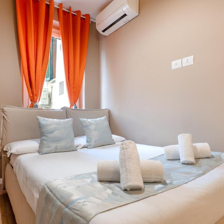 Santa Croce 2 Bedroom, Comfort, AC & Wi-Fi - Two-Bedroom Apartment with Balcony - 8