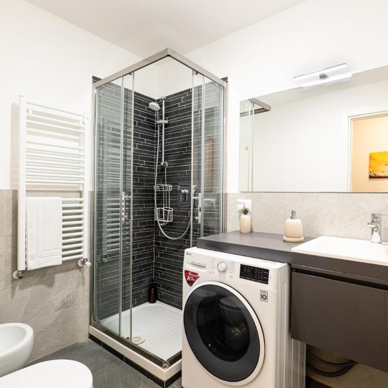 Santa Croce 2 Bedroom, Comfort, AC & Wi-Fi - Two-Bedroom Apartment with Balcony - 15