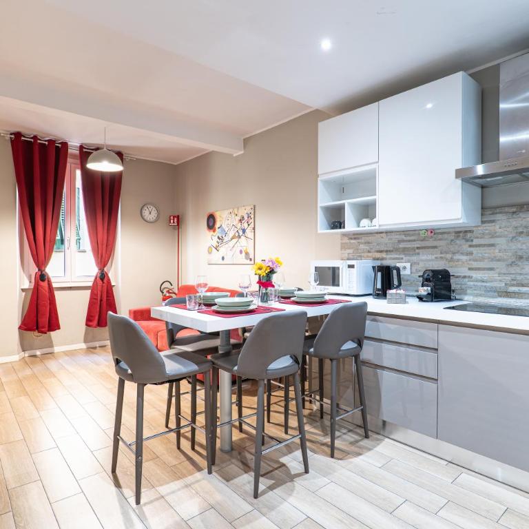 Santa Croce 2 Bedroom, Comfort, AC & Wi-Fi - Two-Bedroom Apartment with Balcony - 27