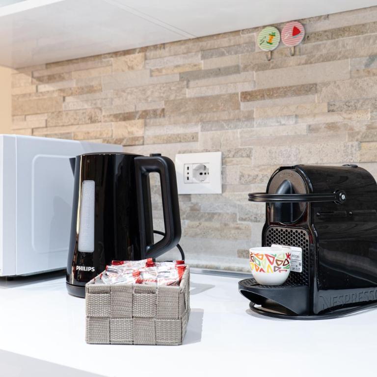 Santa Croce 2 Bedroom, Comfort, AC & Wi-Fi - Two-Bedroom Apartment with Balcony - 12