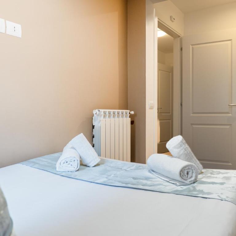 Santa Croce 2 Bedroom, Comfort, AC & Wi-Fi - Two-Bedroom Apartment with Balcony - 17