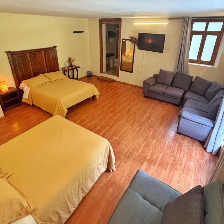 CORTIJO LA CASONA & Bungalow al Pie de la Montaña - Habitación Familiar con terraza - 6