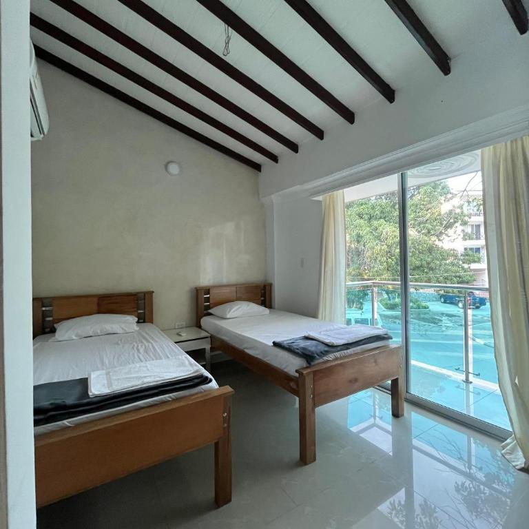 Casa espectacular en conjunto con piscina - Casa de 4 dormitorios - 7
