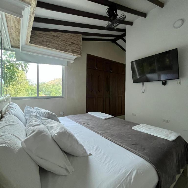 Casa espectacular en conjunto con piscina - Casa de 4 dormitorios - 2