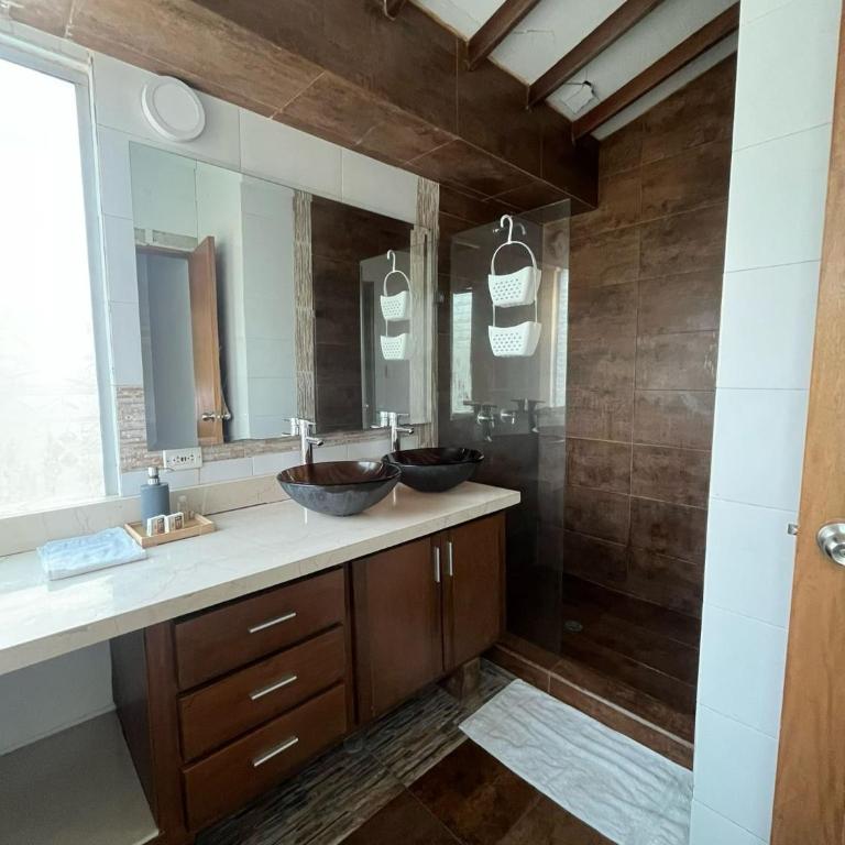 Casa espectacular en conjunto con piscina - Casa de 4 dormitorios - 4