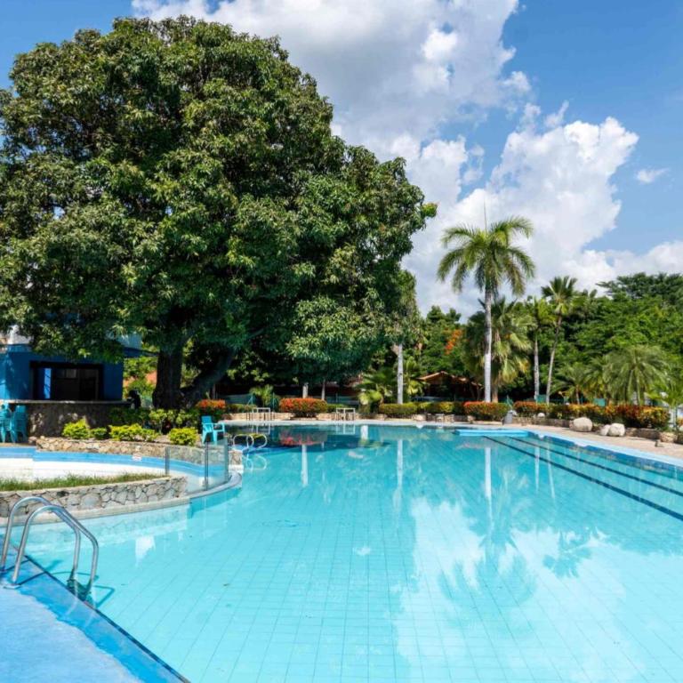 Casa espectacular en conjunto con piscina - Casa de 4 dormitorios - 23