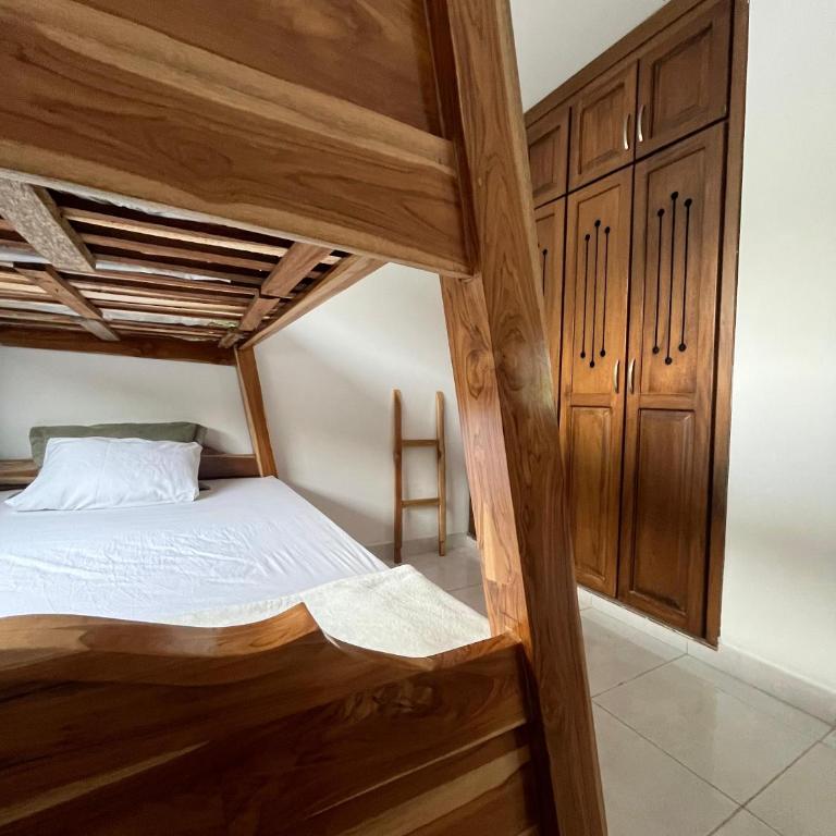 Casa espectacular en conjunto con piscina - Casa de 4 dormitorios - 11