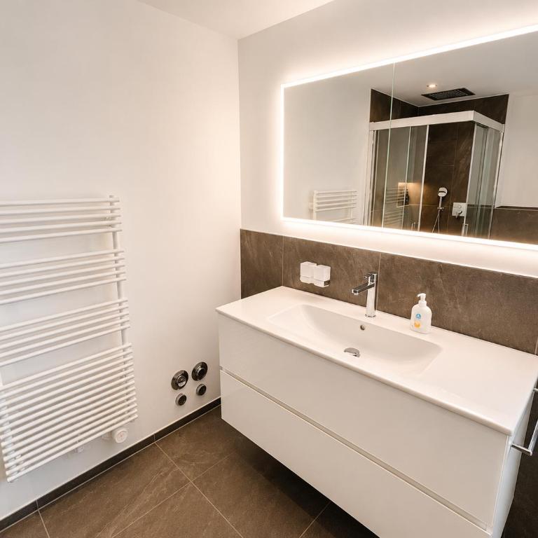 Brand-New Eiger View 3BR Apartment - Premium Location - Free Parking - Terrace - Apartment mit 3 Schlafzimmern und Aussicht - 19