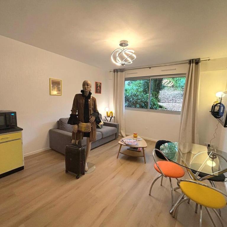 Le studio de Caroline cherche ses futurs voyageurs - Room #1715271701 - 11