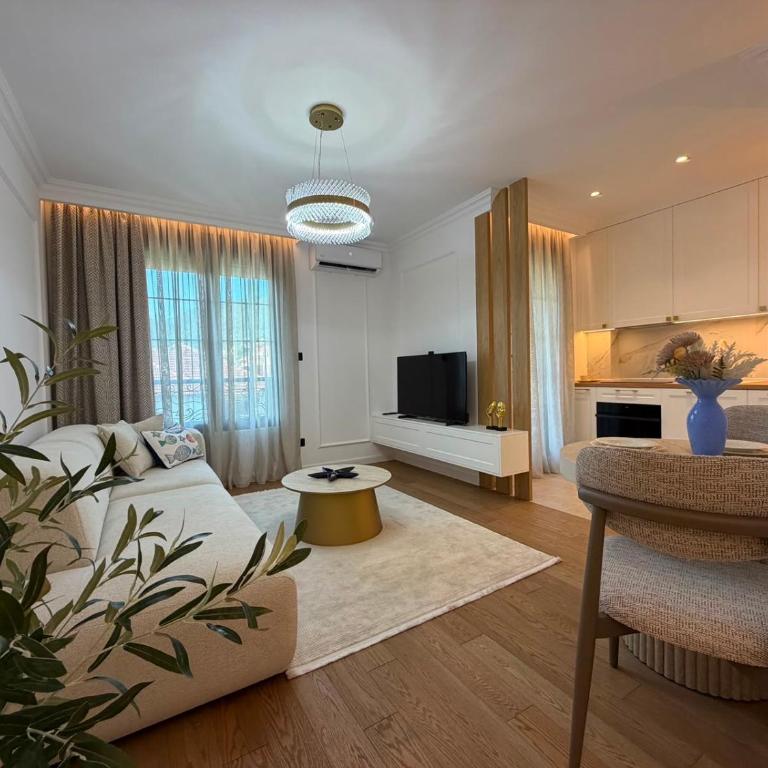 Marea Lux - Tivat - Deluks Apartman sa 2 Spavaće Sobe i Balkonom - 1