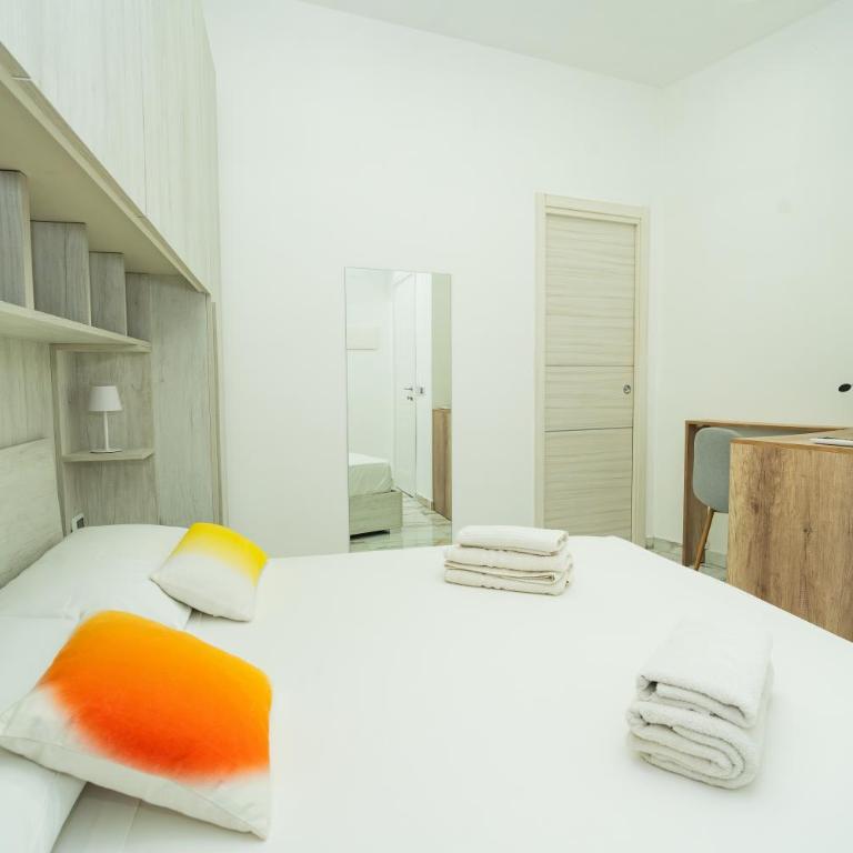 Sanità Rooms - Standard King Room - 1