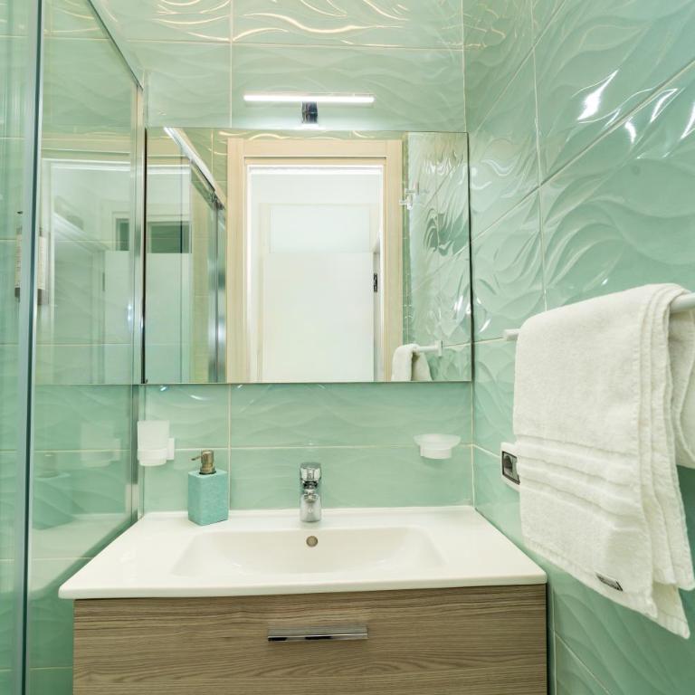 Sanità Rooms - Small Double Room - 11