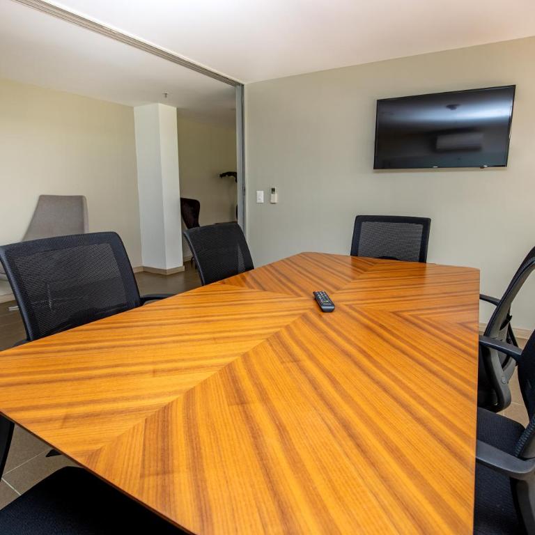 Skyline 11th Floor Mountain View, Private Jacuzzi, AC King Bed - One-Bedroom Apartment - 43