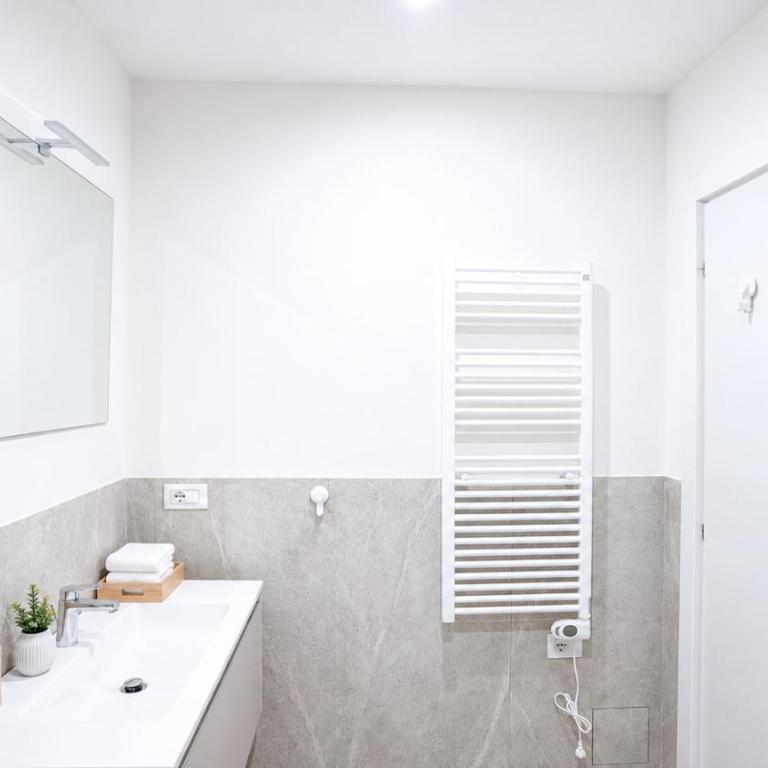 Modern Flat Metro CityLife-MICO-Self Check-in-AC - Appartamento con 1 Camera da Letto - 13