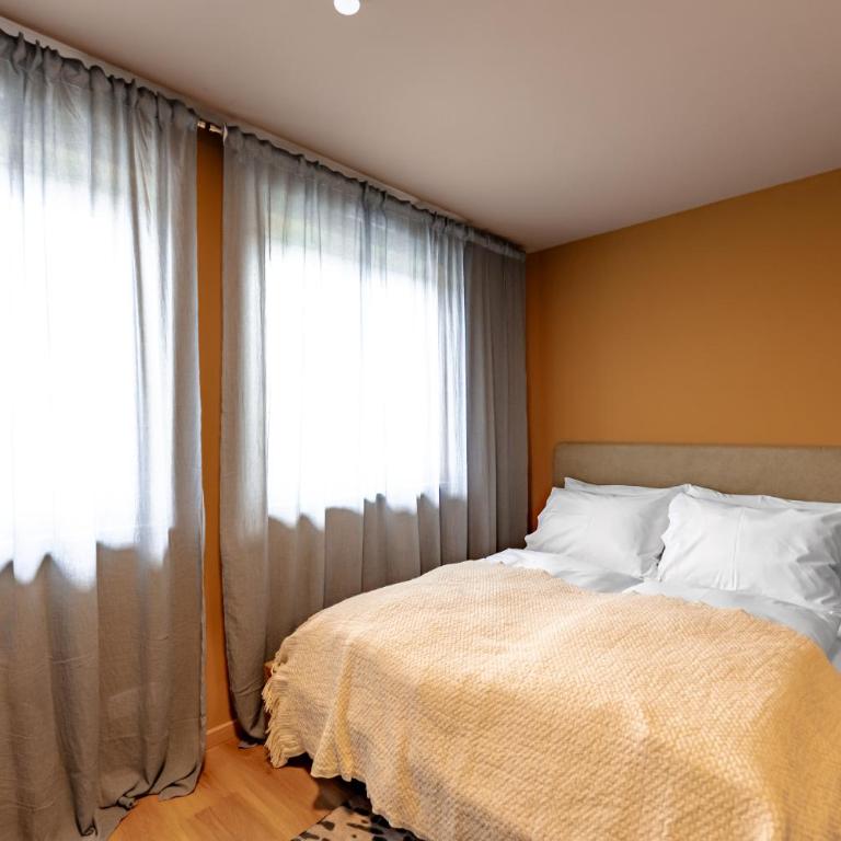 smart studios - by kalm stay - Deluxe Queen Studio - 25