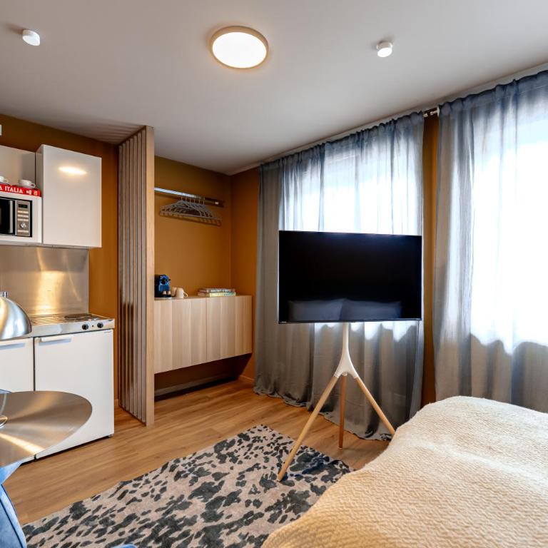 smart studios - by kalm stay - Deluxe Queen Studio - 18