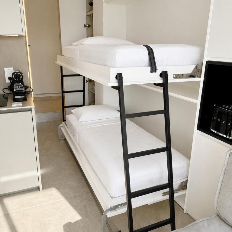  - Room #1715361501 - 7