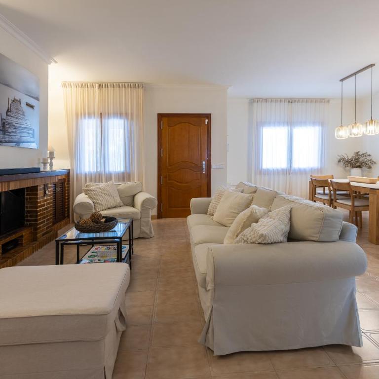 Casa Coromines - Three-Bedroom House - 10