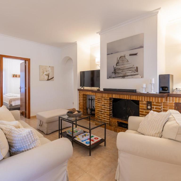 Casa Coromines - Three-Bedroom House - 13
