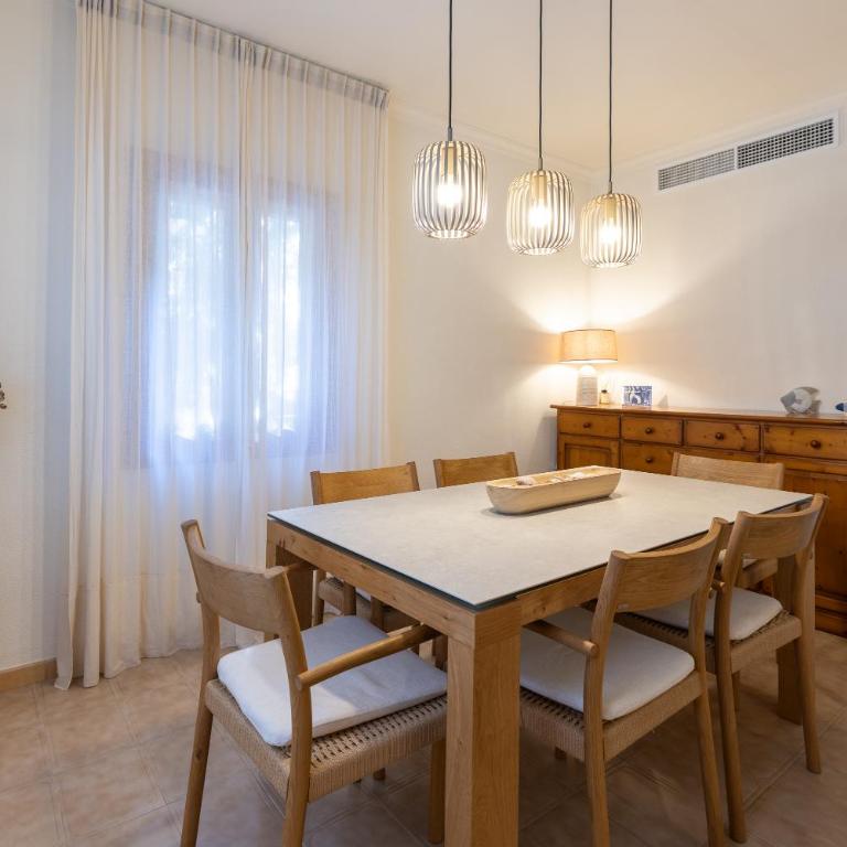 Casa Coromines - Three-Bedroom House - 16