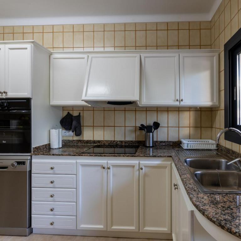 Casa Coromines - Three-Bedroom House - 20