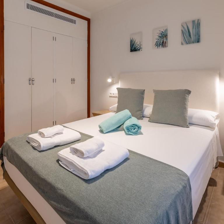 Casa Coromines - Three-Bedroom House - 25