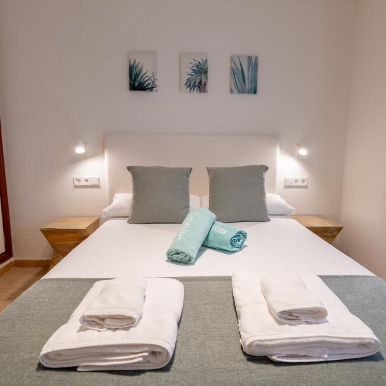 Casa Coromines - Three-Bedroom House - 26