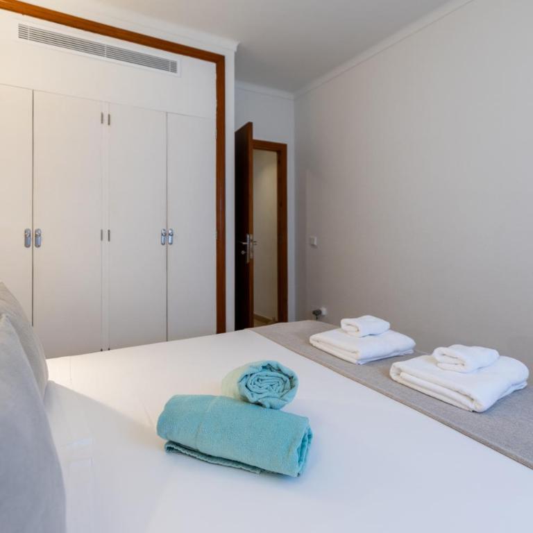 Casa Coromines - Three-Bedroom House - 29
