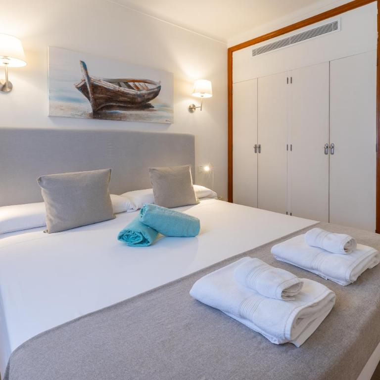 Casa Coromines - Three-Bedroom House - 30
