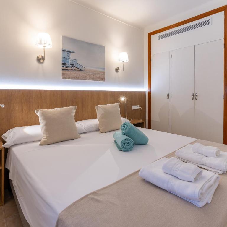 Casa Coromines - Three-Bedroom House - 31