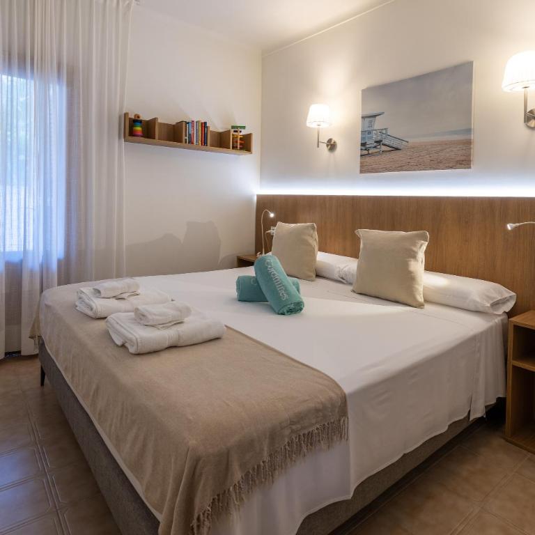 Casa Coromines - Three-Bedroom House - 34