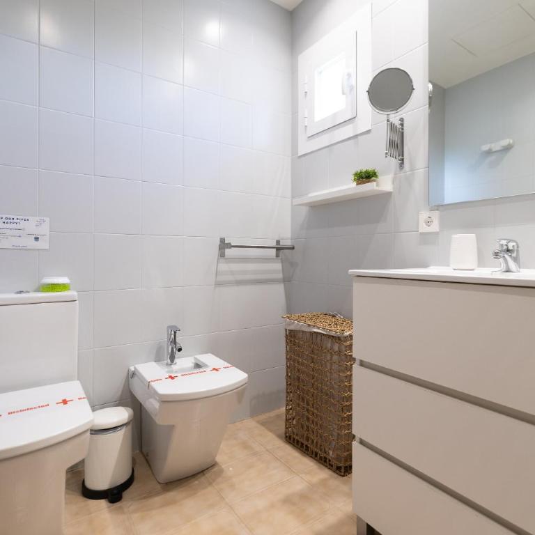 Casa Coromines - Three-Bedroom House - 36