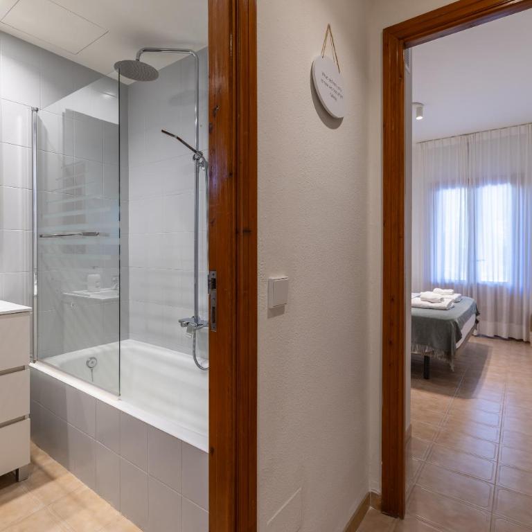 Casa Coromines - Three-Bedroom House - 44