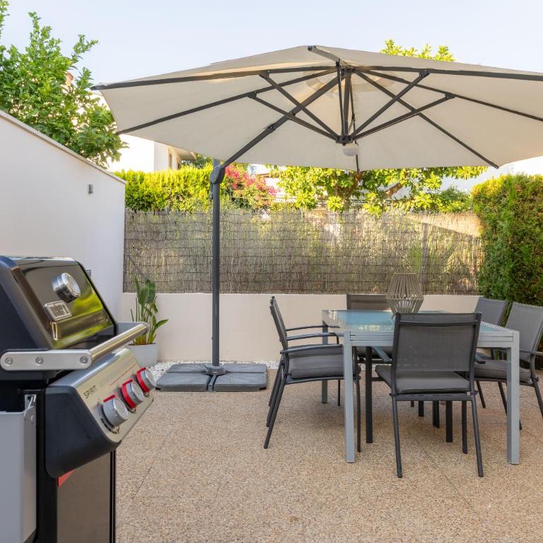 Casa Coromines - Three-Bedroom House - 47