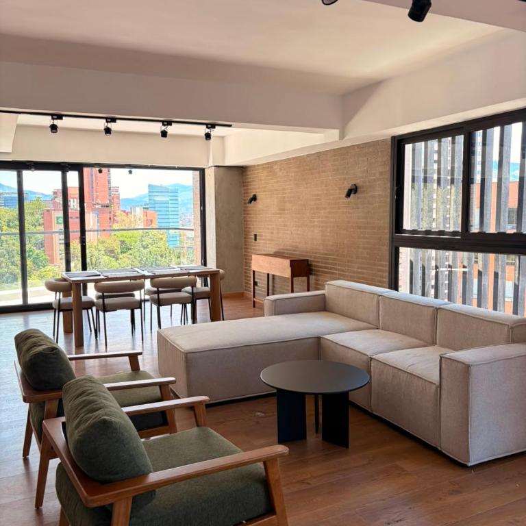 Altitud Medellín View Living - Suite with City View - 4
