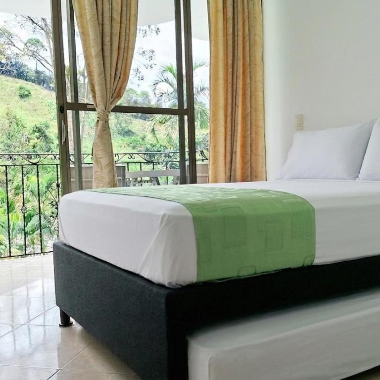 Hotel Campestre La Gaitana - Habitación Doble con balcón - 2 camas - 8