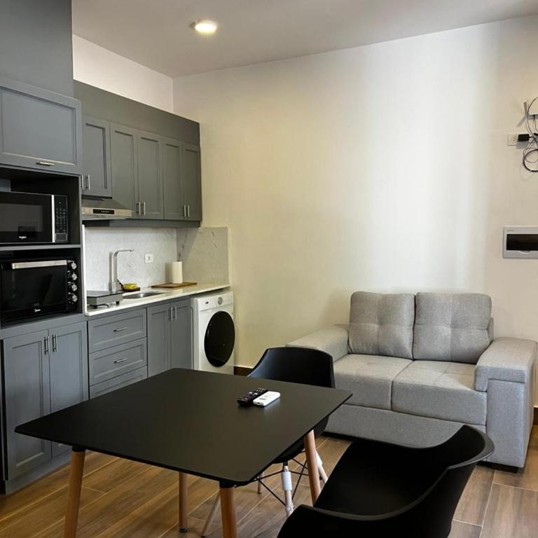 - Room #1715412101 - 8
