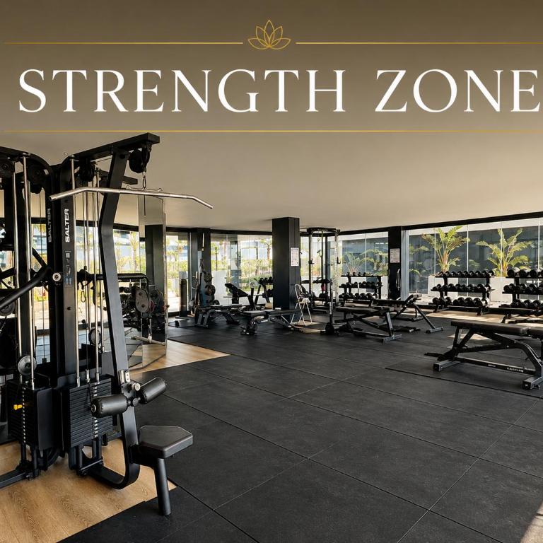 LolaBeachfront - Indoor Heated Pool & Spa - Premium Gym - Private Garden - 5 min Train to Airport - Deluxe Apartment mit 1 Schlafzimmer und Gartenblick - 7
