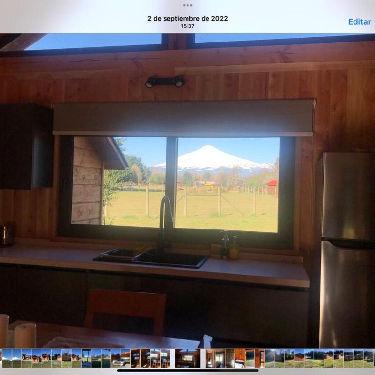 Cabaña de madera con vista al volcán sector camino Huincacara - Two-Bedroom House - 2