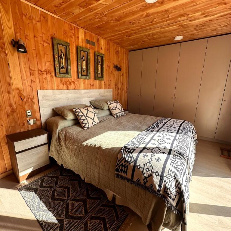Cabaña de madera con vista al volcán sector camino Huincacara - Two-Bedroom House - 4