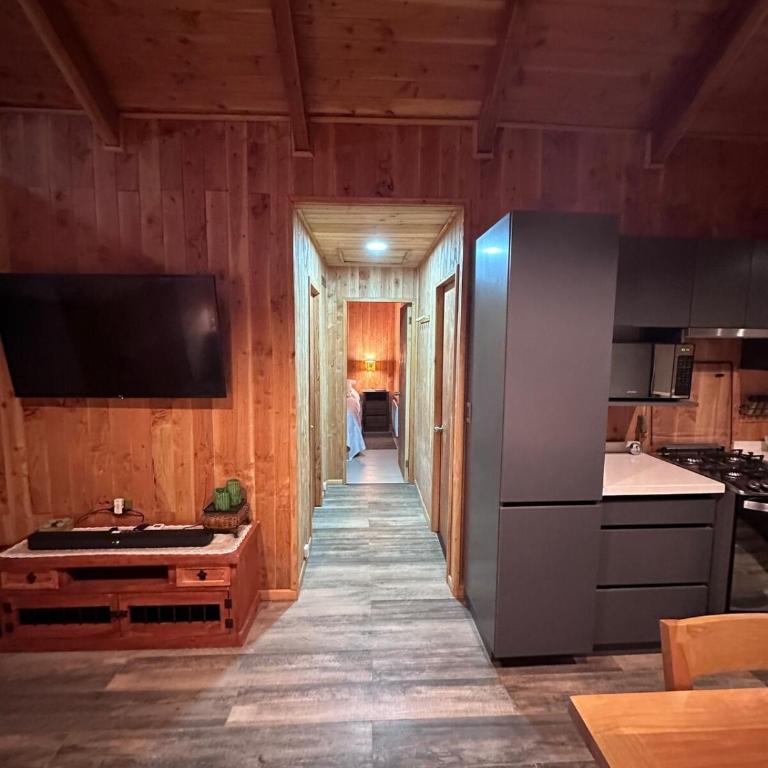 Cabaña de madera con vista al volcán sector camino Huincacara - Two-Bedroom House - 12
