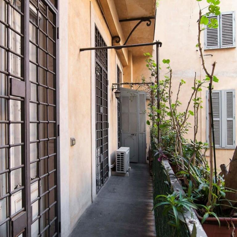 Luxurious apartment in a historic palace - Room #1714732701 - 5