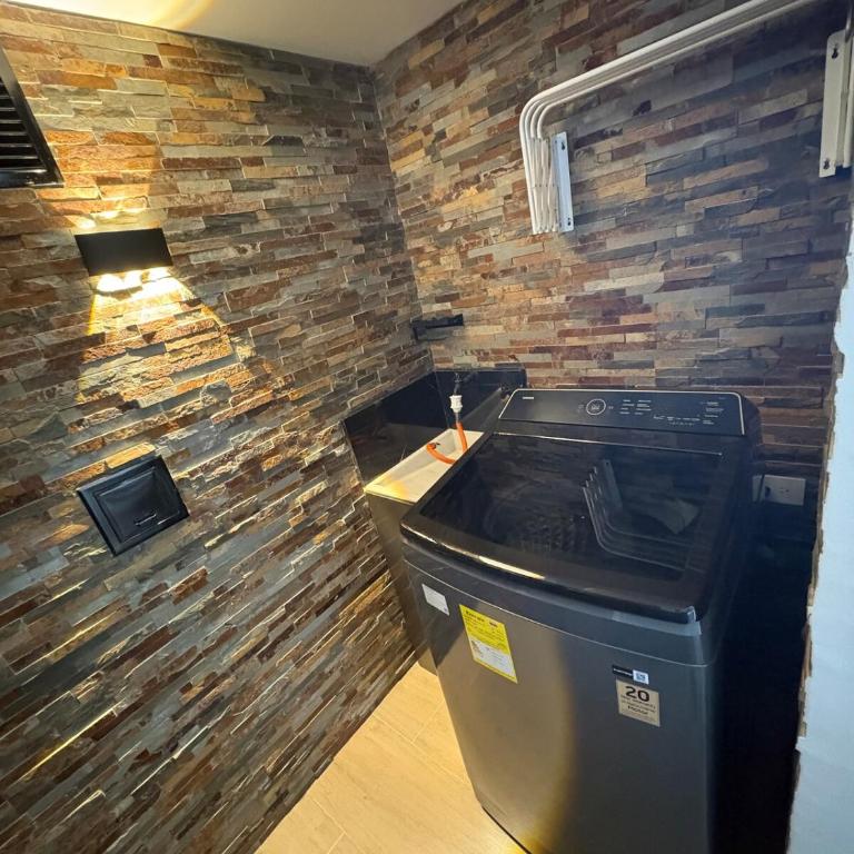  - Room #1715468401 - 19