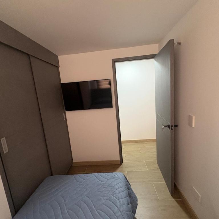  - Room #1715468401 - 21