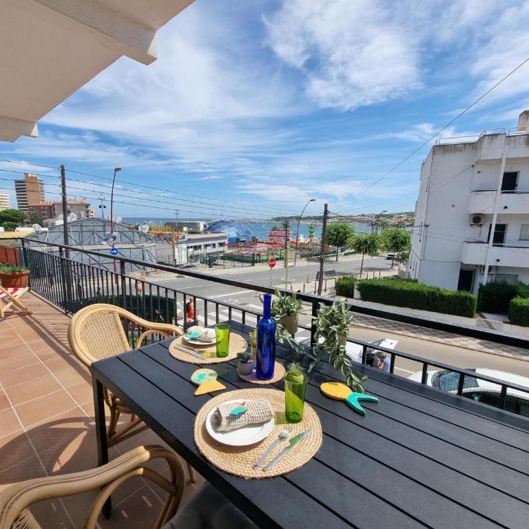 Acogedor apartamento a 50m de la playa con terraza, aire acondicionado y parking - HISP-236-82 - Apartment - 5