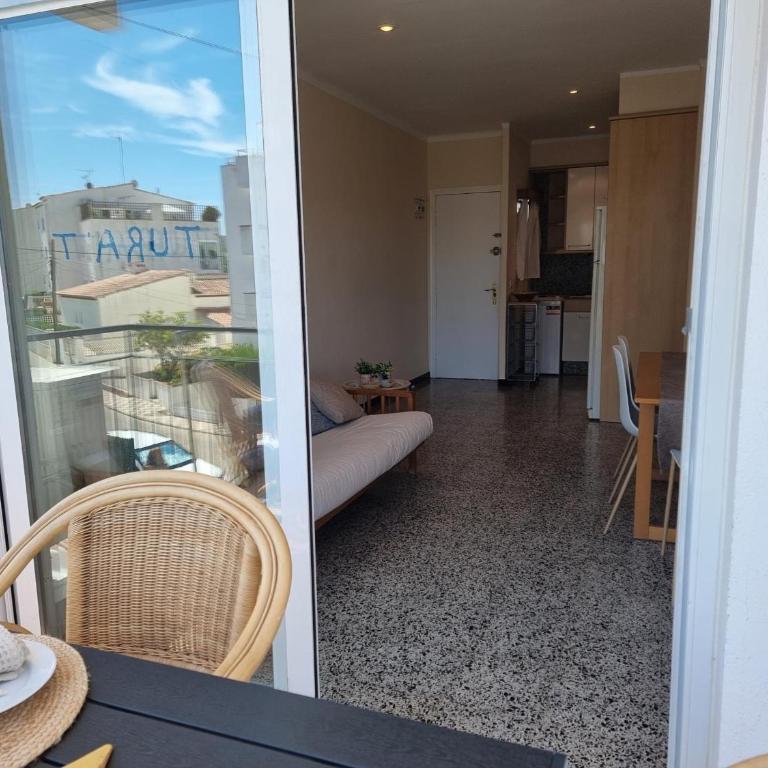 Acogedor apartamento a 50m de la playa con terraza, aire acondicionado y parking - HISP-236-82 - Apartment - 13