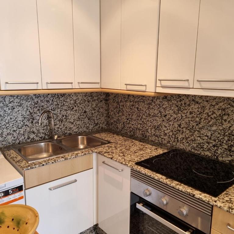 Acogedor apartamento a 50m de la playa con terraza, aire acondicionado y parking - HISP-236-82 - Apartment - 17