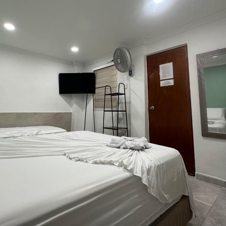 Hotel Getsemaní Central - Triple Room with Private Bathroom - 6
