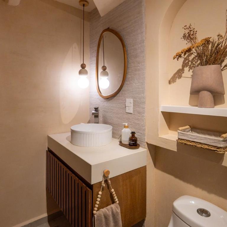 Cozy and central private room with pool - One-Bedroom Apartment - 16
