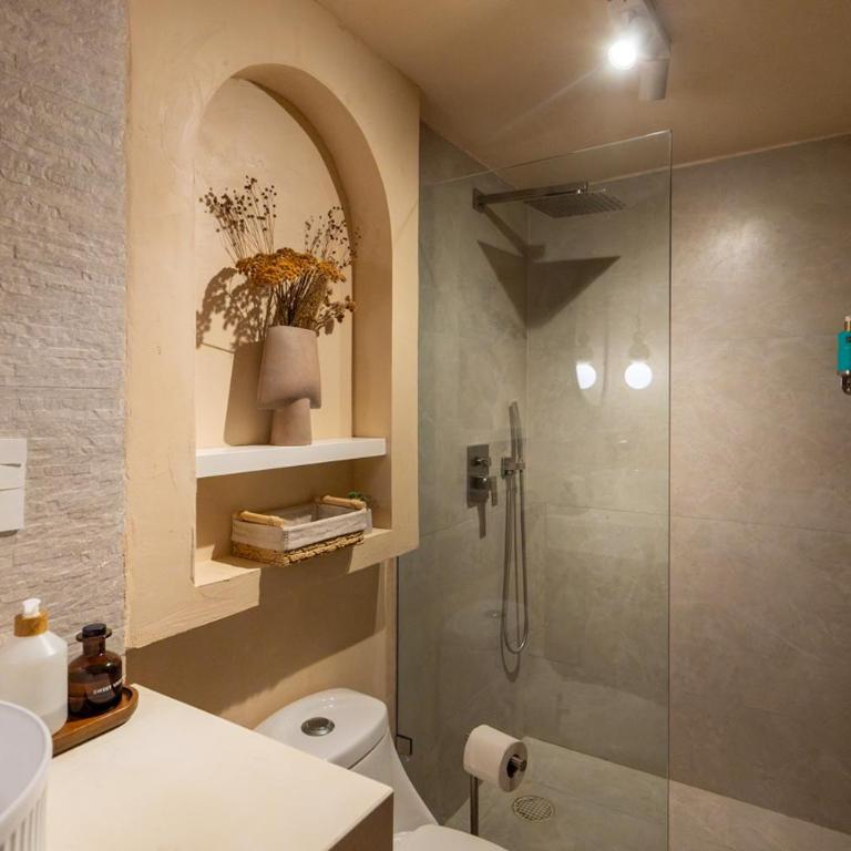 Cozy and central private room with pool - One-Bedroom Apartment - 18